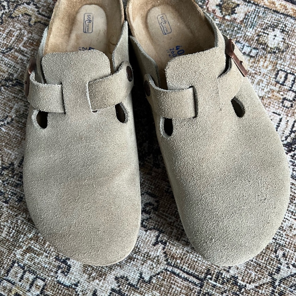 Birkenstock Women’s Taupe/Tan Soft Footbed Boston Suede Clog size 40 Women 9-9.5